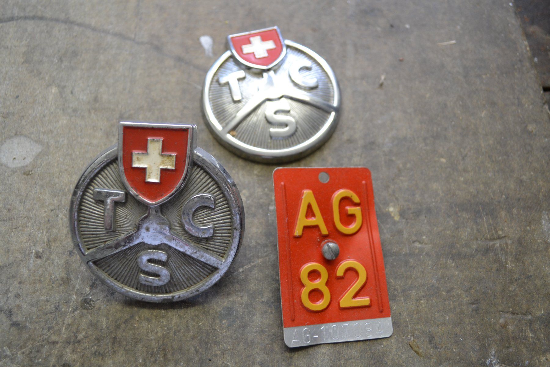 TCS Schilder: Velonummer und TCS Emblem – Gebraucht aus Beinwil am See von kajak55
