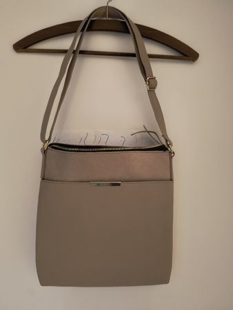 Schicke Umhängetasche in beige - Perfekt für den Herbst!