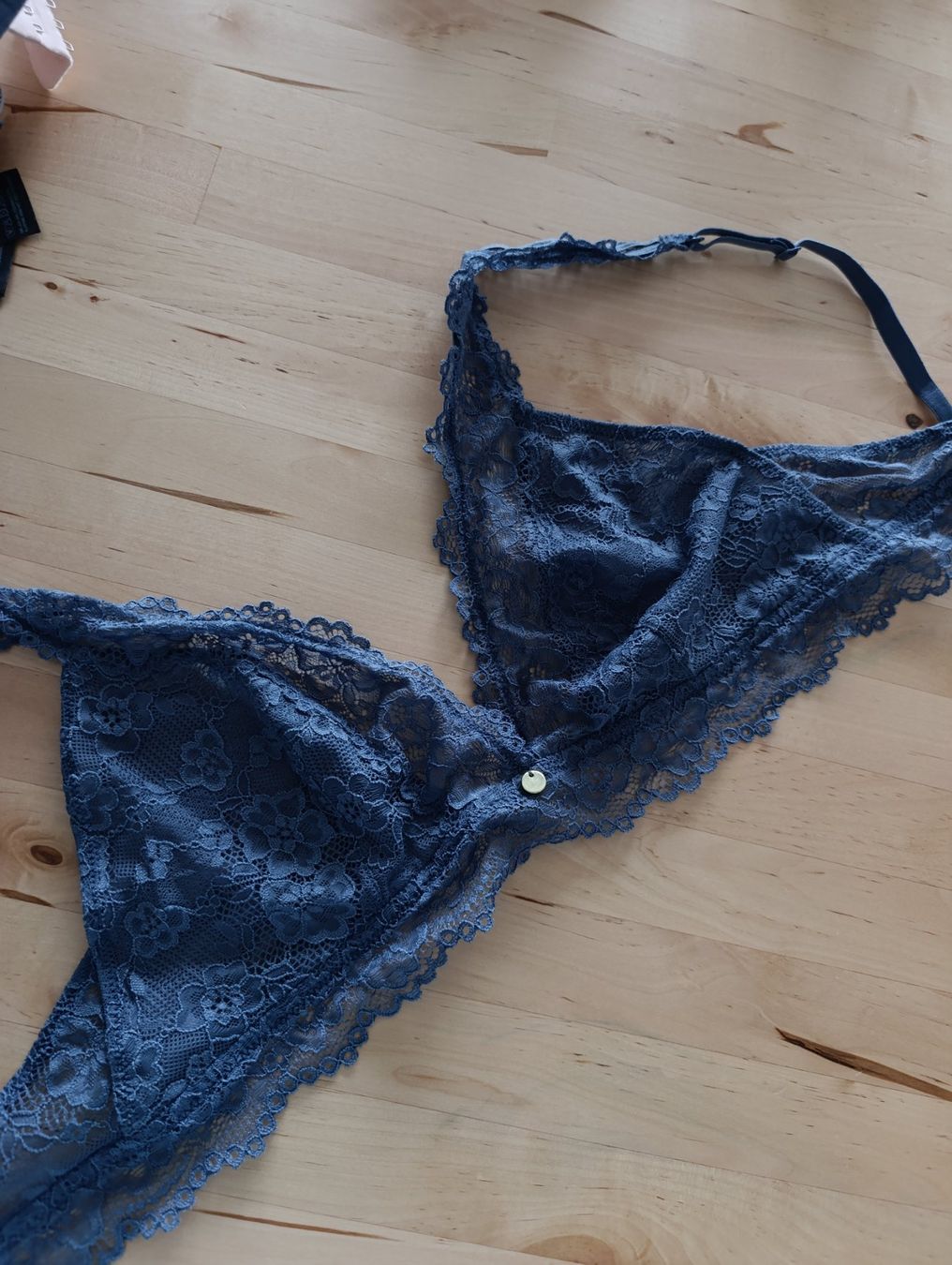 H&M Altra biancheria intima: Bralettes et triangle dentelle 85b – Nuovo (secondo la descrizione) da Fribourg venduto da del_hp6t 6