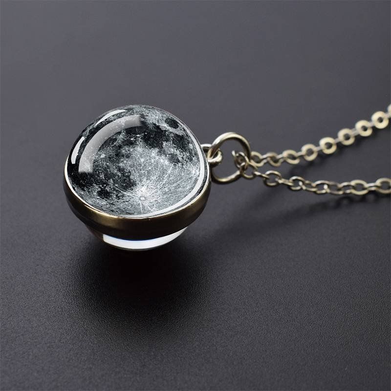 Ciondoli: NEU! Planet Anhänger mit Kette – Nuovo e nell'imballaggio originale da Füllinsdorf venduto da Sunnebliemli7