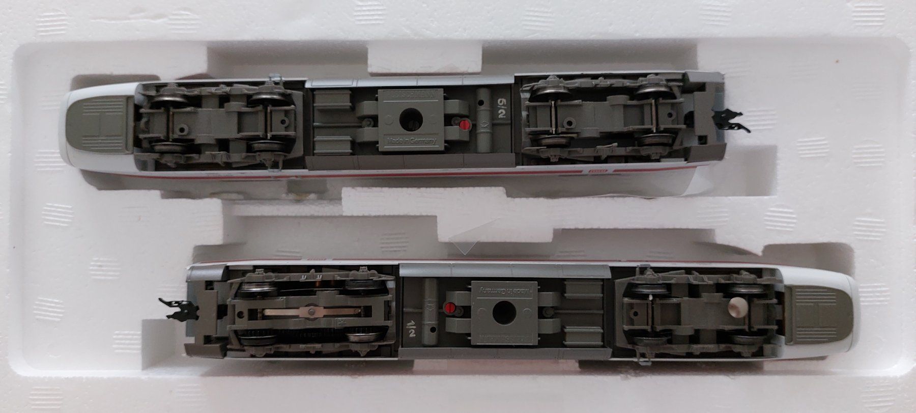 Fleischmann Modellini di ferrovie: Fleischmann 4440 - ICE 1 InterCityExpress DB - "3" – Usato da Rotkreuz venduto da MOBAHN-1zu87 6