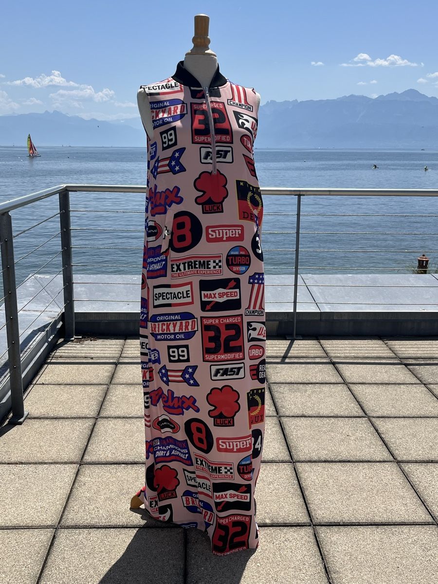 Moschino Vestiti: Robe longue LOVE MOSCHINO imprimé Patchwork Taille 38 – Nuovo (secondo la descrizione) da St-Sulpice VD venduto da Twin5