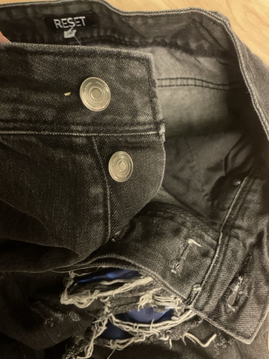 Pantaloni: Reset Jeans-Shorts destroyed black Gr.14/164 – Usato da Obergerlafingen venduto da cabo4 4