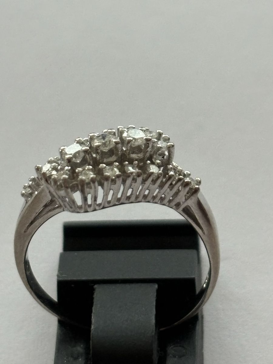 Ringe: Ring Weissgold / Diamanten 18 Karat – Gebraucht aus Langnau am Albis von flusspflege 2
