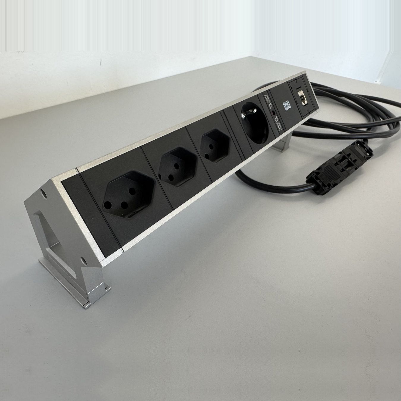 Alimentazione elettrica: Bachmann Mehrfachstecker Desk 2 – Usato da Schönenwerd venduto da mcofficeshop 1