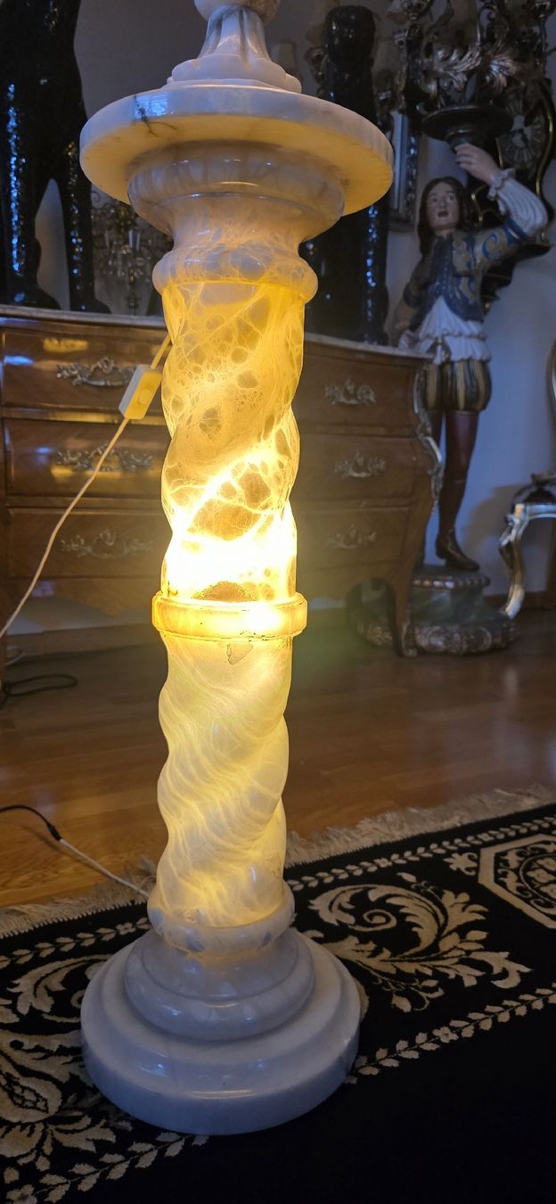 Lampade: Beleuchtete grosse Alabaster Säule mit Amphore – Usato da Kaufdorf venduto da Nati-Nati 5