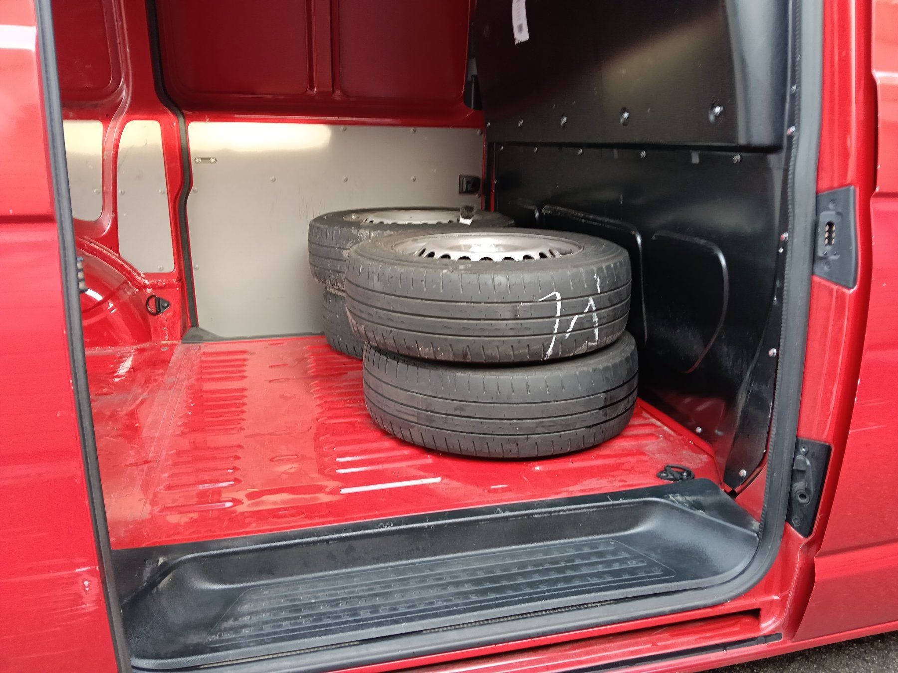 VW Veicoli commerciali: VW Transporter T6, 2017, MFK 6.2026 – Usato da flamatt venduto da r2fgtz.8 9