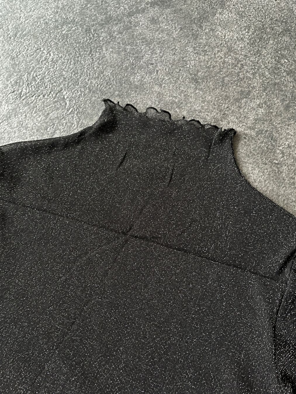Top: Damen Langarmshirt, halbtransparente Schultern - Größe S – Usato da Kilchberg ZH venduto da Ch.C 2