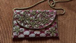 Vintage Clutch mit Stickerei, ideal für den Ausgang!