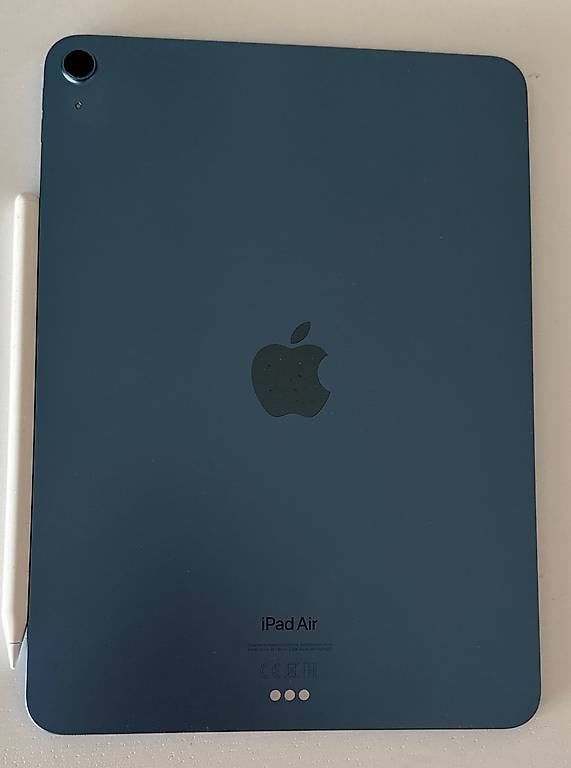 Tablettes PC: iPad Air 5. Generation blau – D'occasion à Schaffhausen par -sterntaler-