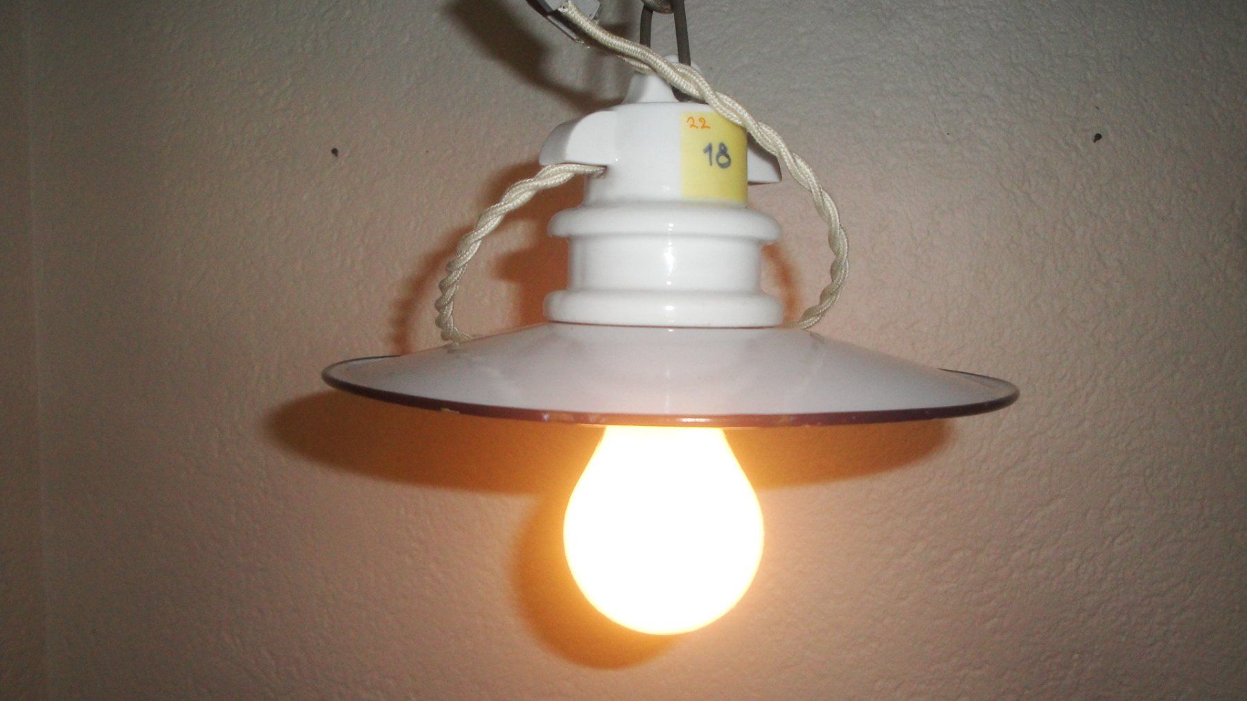 Lampadari & plafoniere: Kellerlampe mit Emaillierter Lampenschirm – Usato da Zürich venduto da Paykan 1