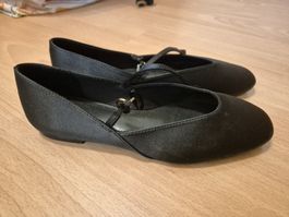 Ballerinas Zara schwarz mit Riemen Grösse 36 gebraucht