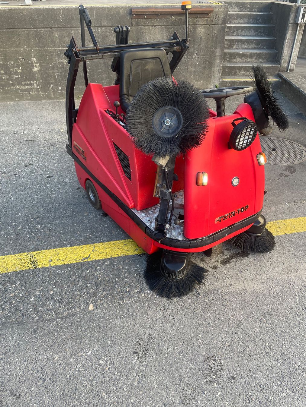 Tutte le macchine: Wischmaschine TWIN-TOP Stolzenberg – Usato da Biel/Bienne venduto da Michtelsen 1