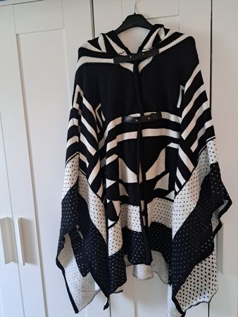 Trendiger Poncho mit Kapuze, Schwarz/Weiss, Herbst Look!