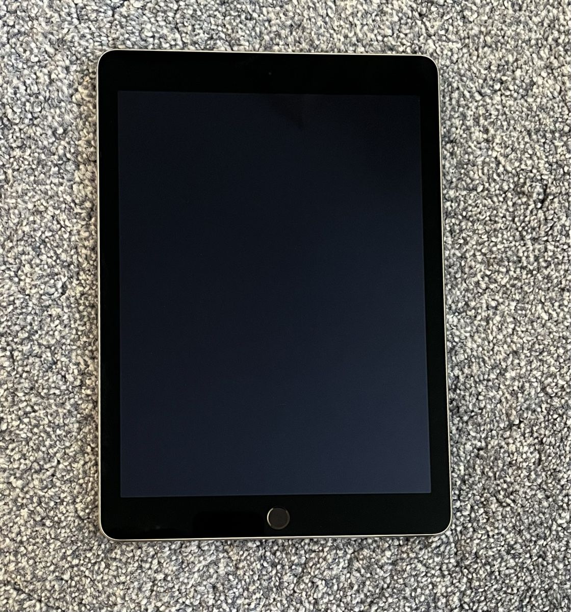 Apple Tablet PC: Apple iPad Air 2, Top Zustand – Gebraucht aus Wettingen von flo_vst7