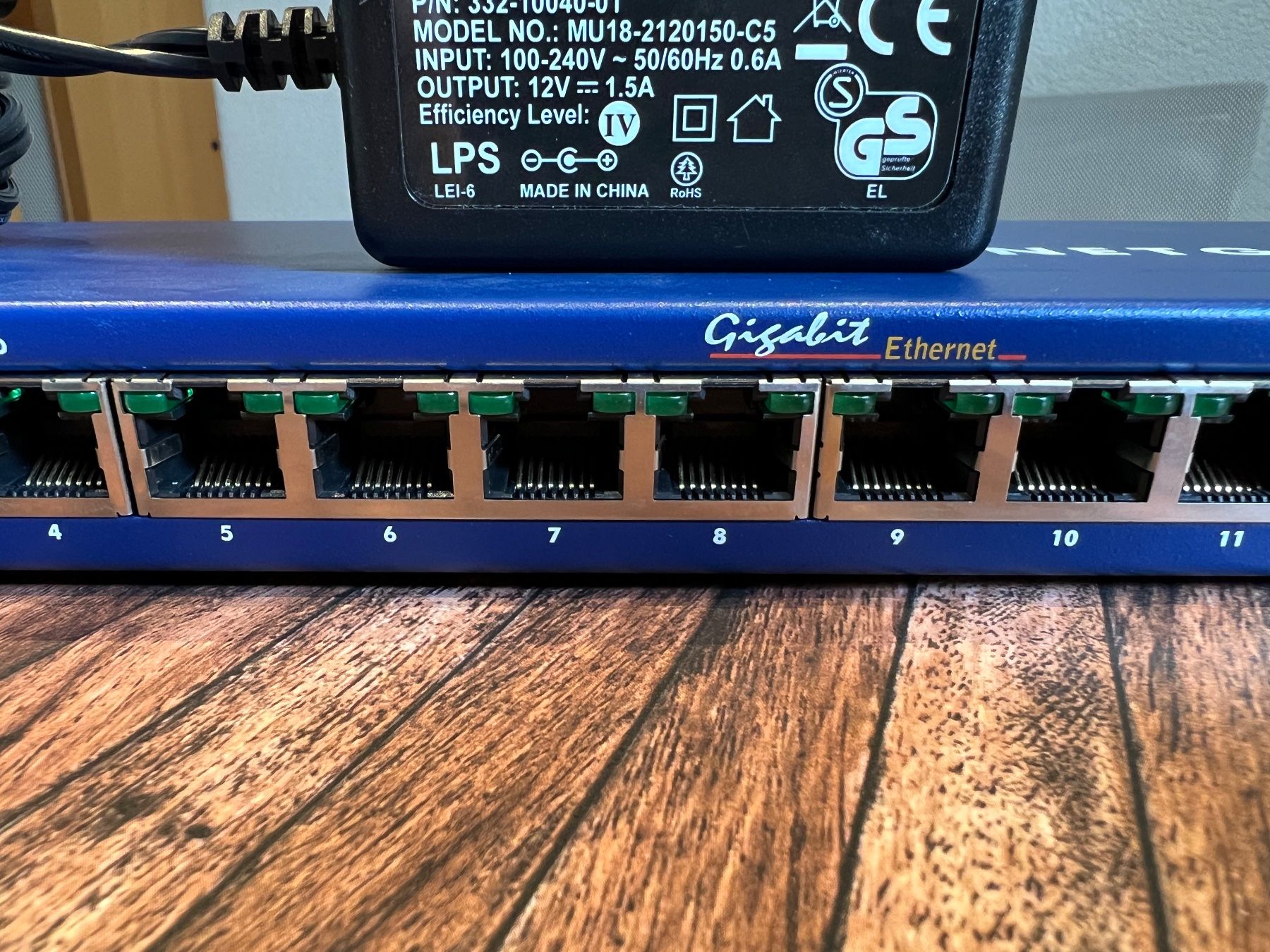 Netgear Hubs & Switches: Netgear ProSafe 16 Port Gigabit Switch GS116 – Gebraucht aus Hölstein von  4
