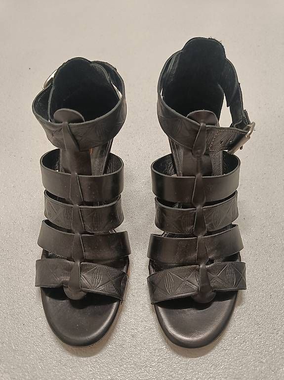 Chaussures femmes:  Sandalen Gino Gr. 36 – D'occasion à Gerolfingen par elzwa