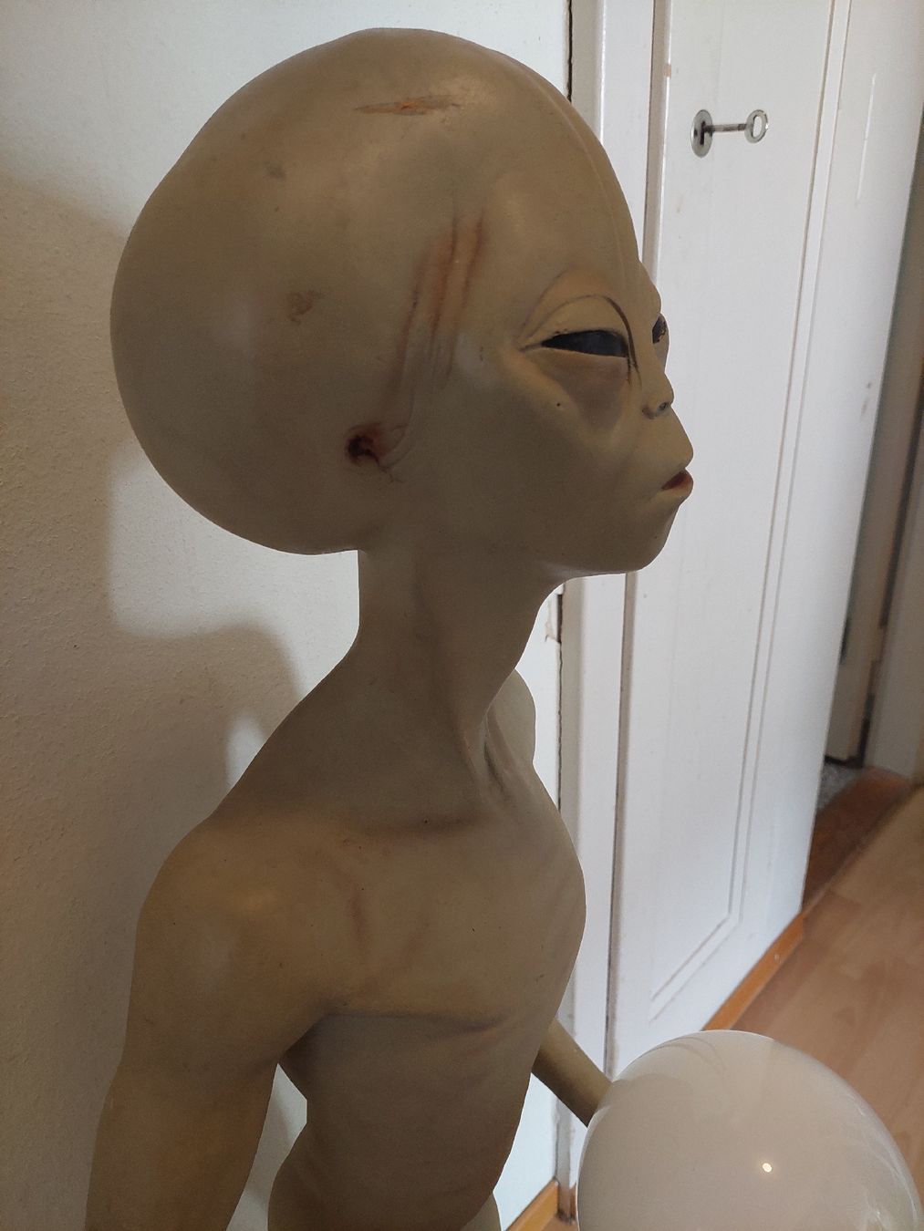 Skulpturen & Statuen: Alien Figur Lebensgross Lampe,  grosse Qualität – Gebraucht aus wabern von Torrubirubi 1