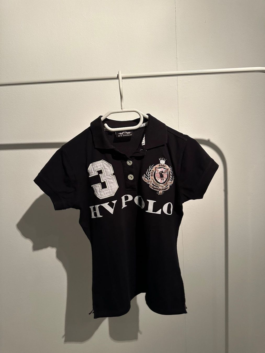 HV Polo Magliette Polo: HV Polo Shirt – Usato da Liestal venduto da Cliestal