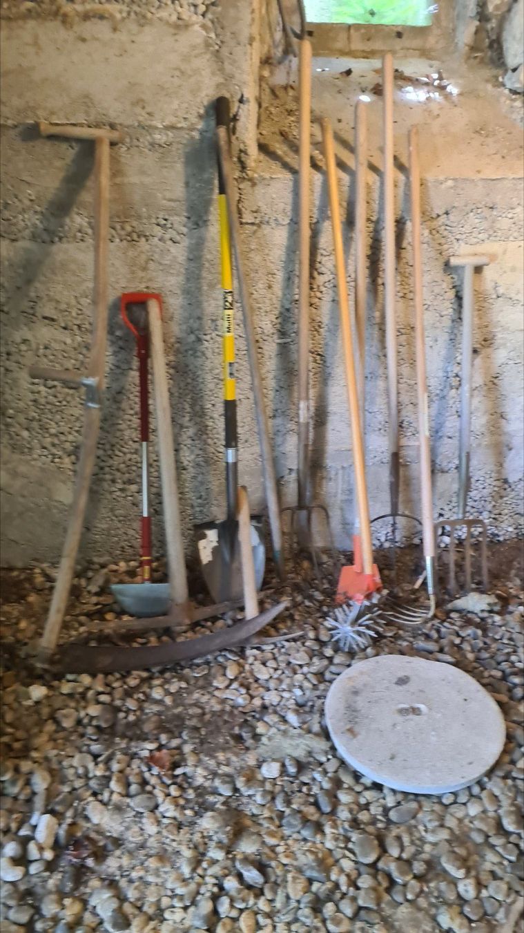 Tutti gli attrezzi: Gartengeräte Set - Schaufel, Forken, Sensenblatt, Hacken,.. – Usato da Hombrechtikon venduto da Arica1 4
