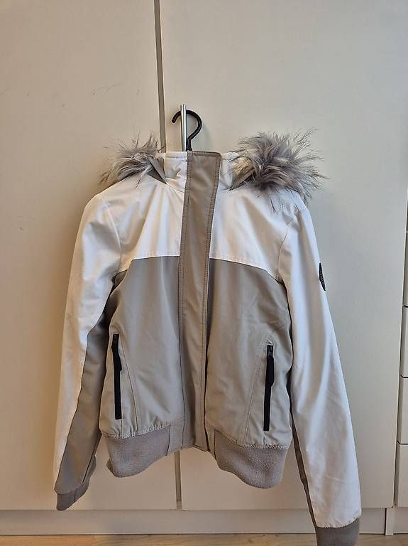 Giacche: Holister Winterjacke Damen Grösse S – Usato da Schaffhausen venduto da RK205