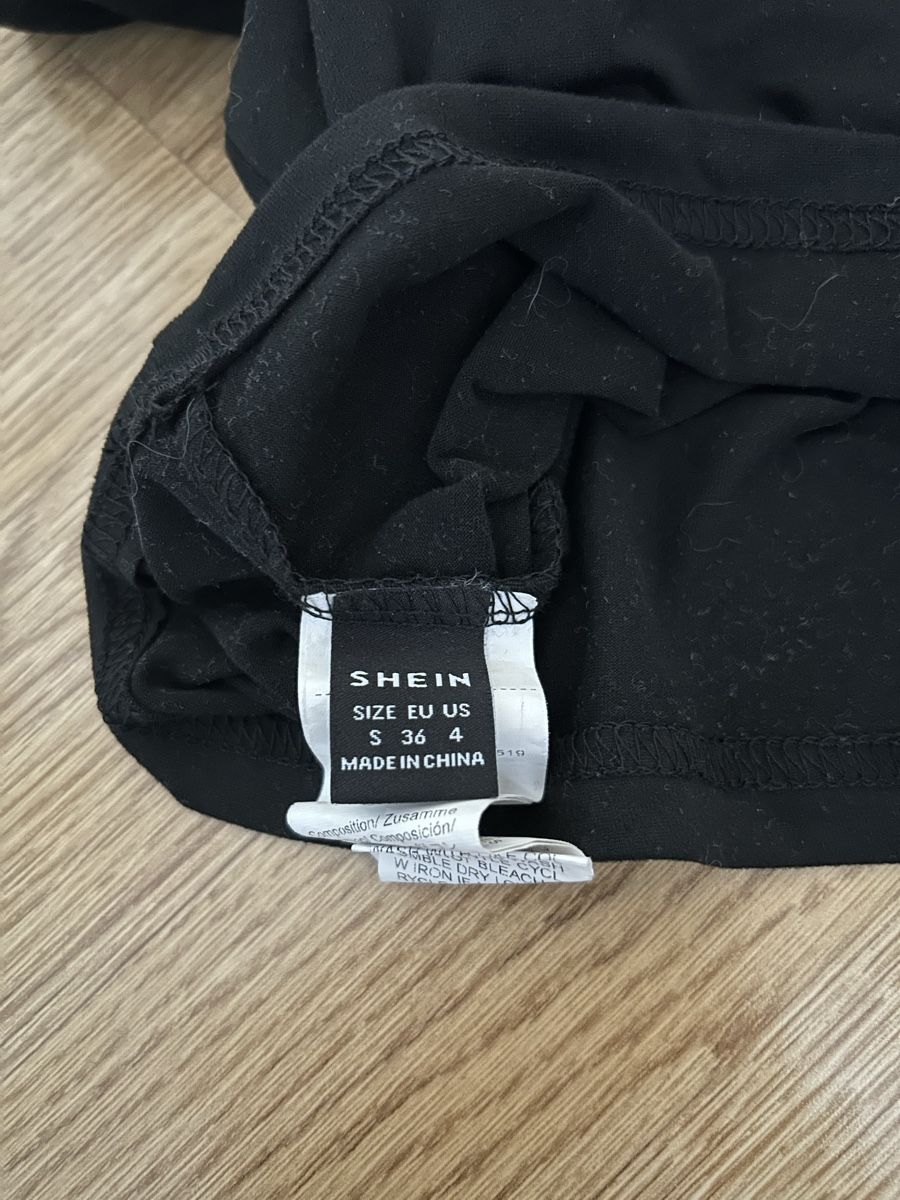Shein T-shirts: Asymmetrisches Top – Neuf (Voir description) à Wetzikon ZH par zuz_ffn2 2