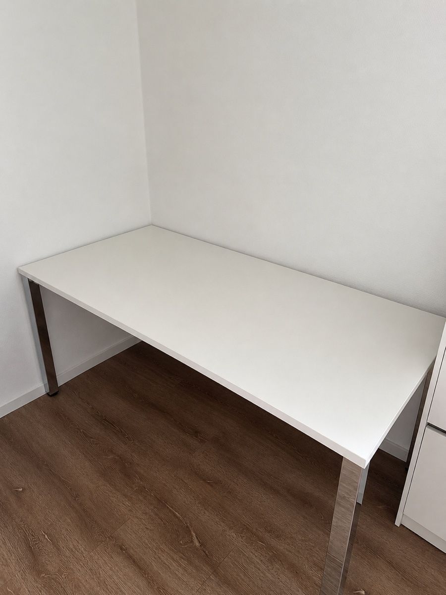 Scrivanie: Desk/workbench with cable organizer – Nuovo (secondo la descrizione) da Zürich venduto da sfa_5tss