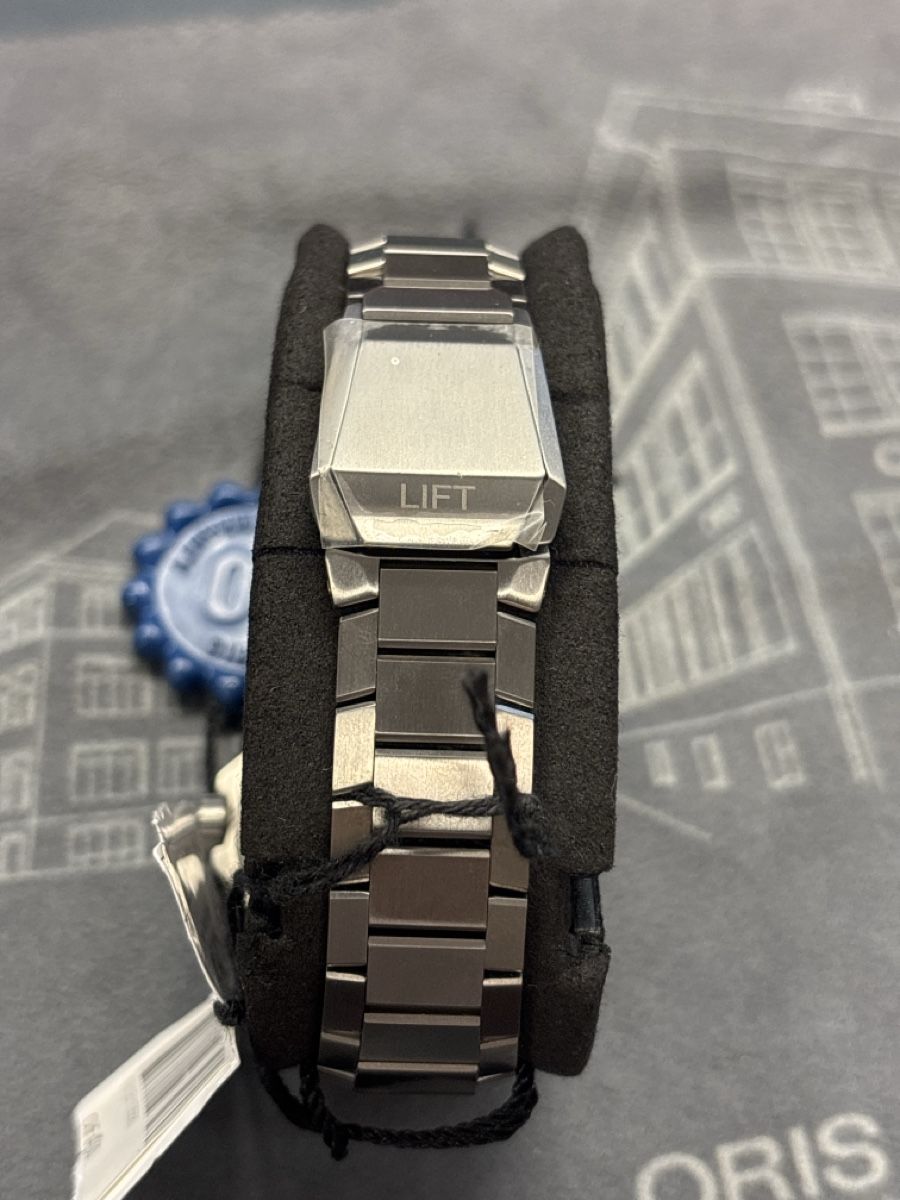 Oris Montres: Oris ProPilot X Kermit Edition titanium watch new condition – Neuf (Voir description) à Zermatt par Wega.Boutique 4