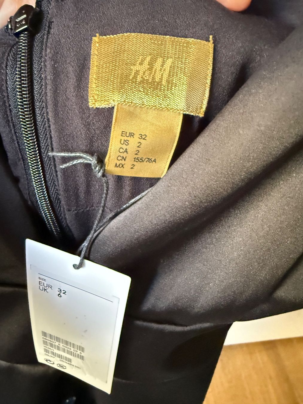 H&M Vestiti: Neues, elegantes, schwarzes Kleid, Grösse 32 – Nuovo (secondo la descrizione) da Zürich venduto da georgianpeach 2