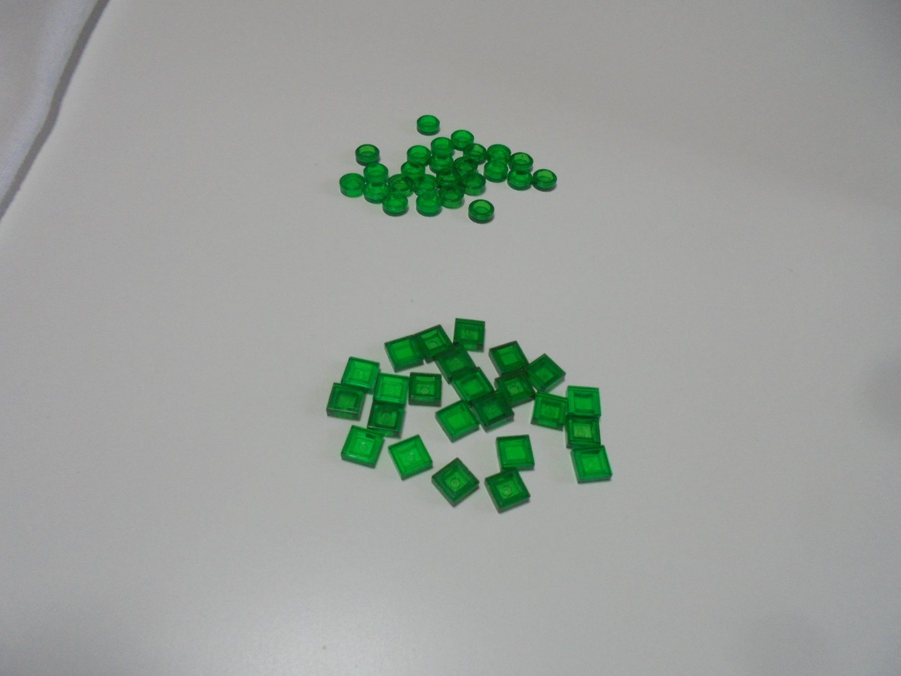 Lego Giocattoli: LEGO - 47 - GRÜNE - TRANSPARENTE - GLATTE - STEINE – Usato da Gelterkinden venduto da ajdt4