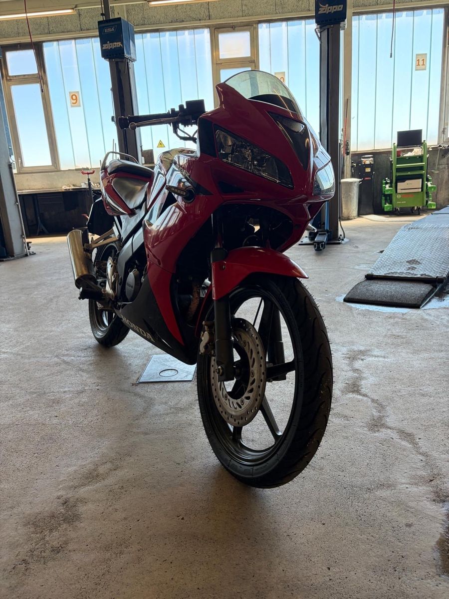 Honda Strada: Honda cbr125r – Difettoso da Schönenwerd venduto da Stifter