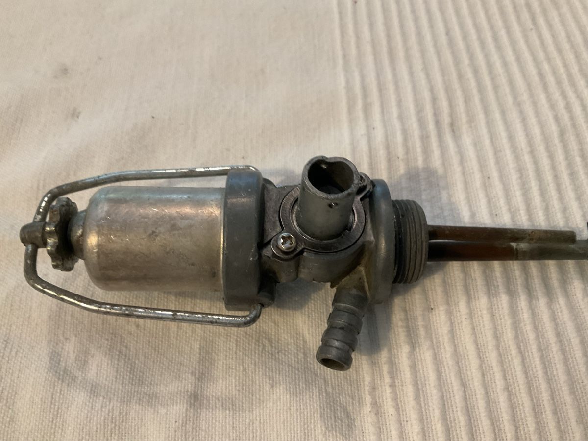 Vespa Tutti pezzi di ricambio per scooter: Benzinhahn Vespa 2 Takt, ohne Mutter – Usato da Mollis venduto da Tektit 2