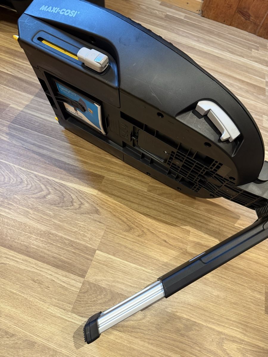 Maxi-Cosi Sièges auto: Maxi-Cosi Babyschale mit Isofixstation – D'occasion à herisau par sga_km2f 3