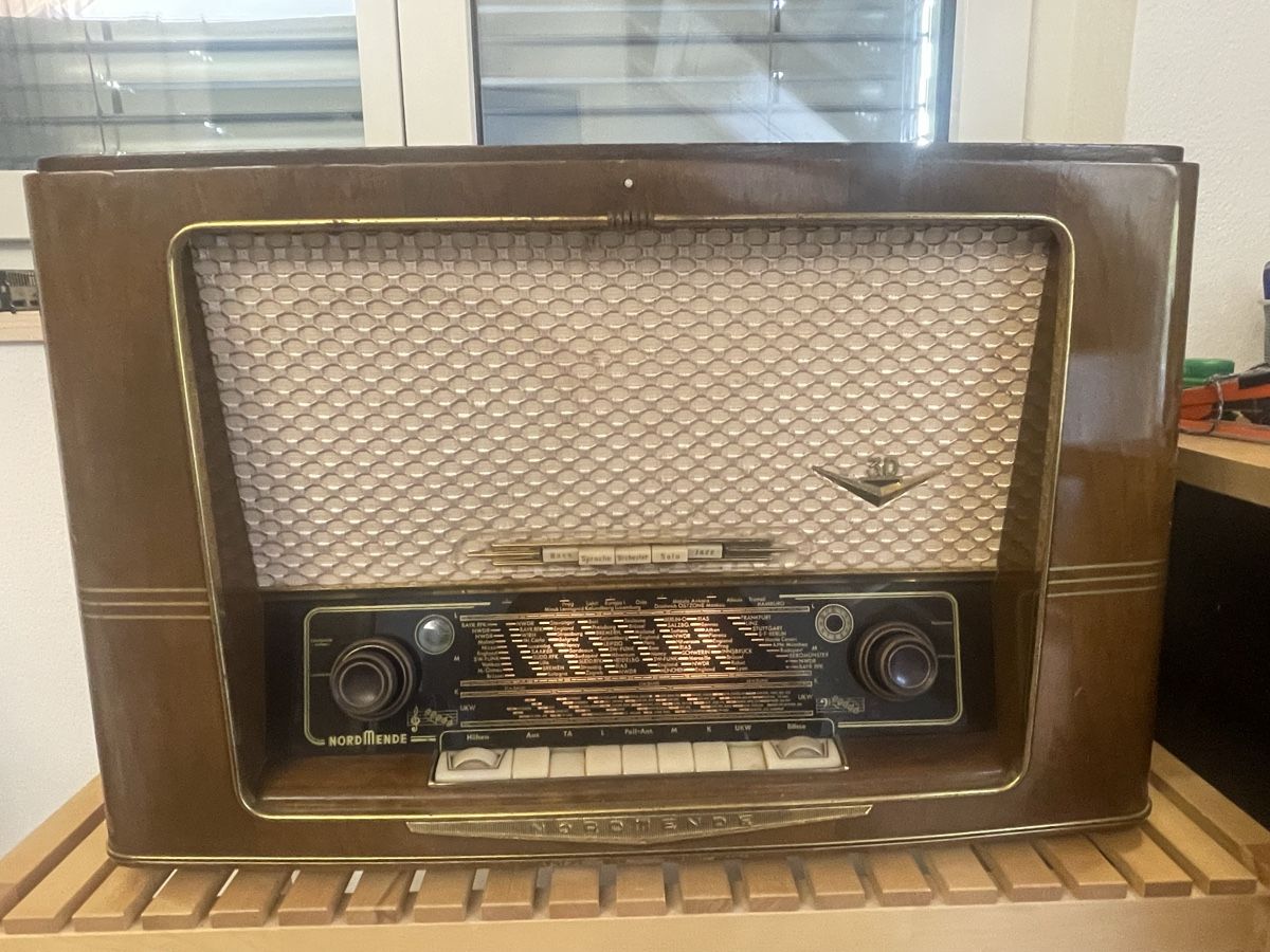 Nordmende Radio: Nordmende 3D Phonosuper 56 – Usato da Hergiswil NW venduto da natejuke