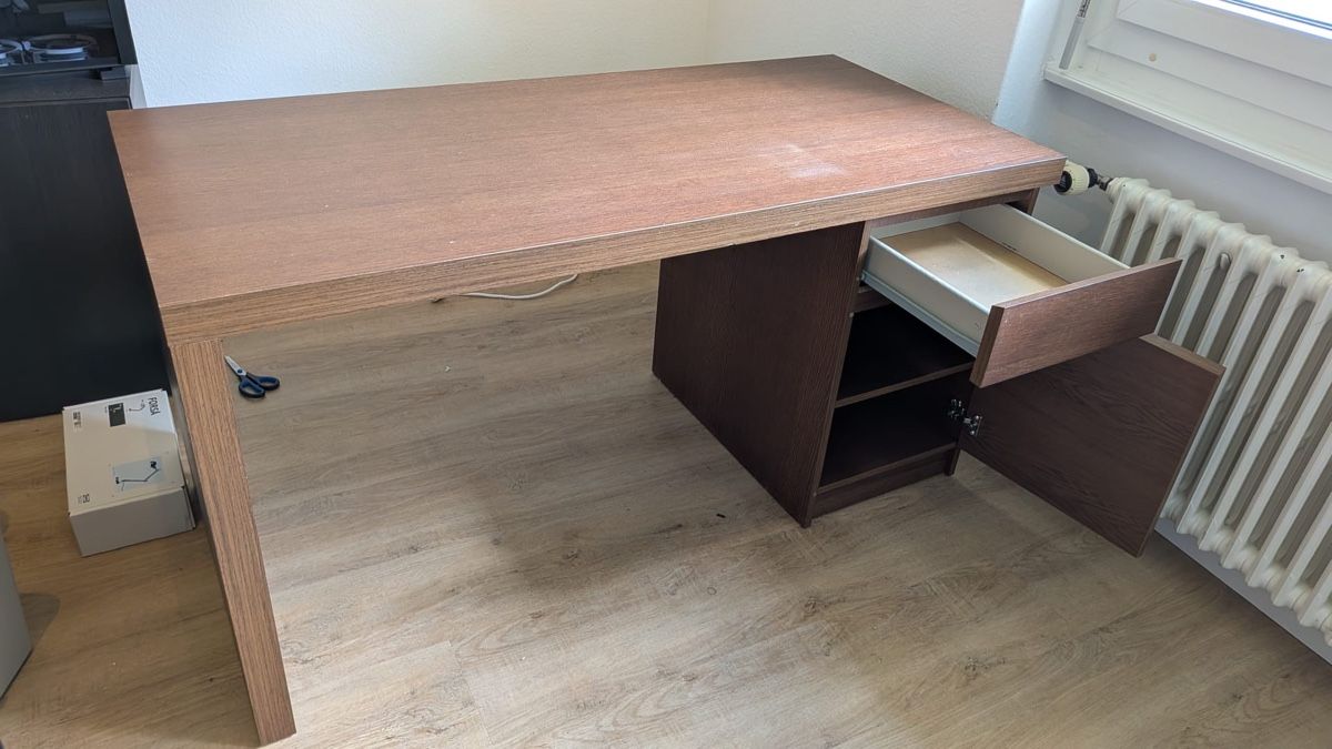 Scrivanie: IKEA Schreibtisch MALM braun – Usato da Trimbach venduto da anina.battaglia