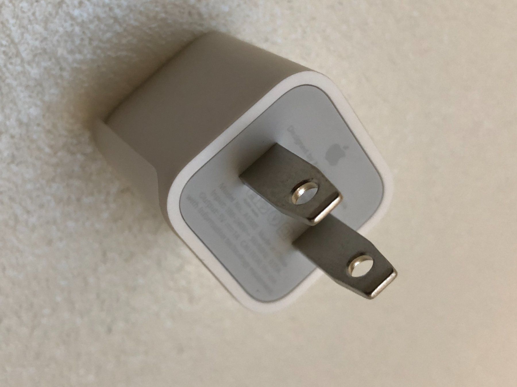 Apple Ladegeräte: Apple USB Netzteil 5W A1385 /Steckertyp A: USA, Kanada, etc. – Neu und originalverpackt aus Thalwil von Sommerwende 2