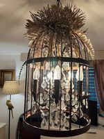 Schöne Deckenlampe als Vogelkäfig, schön dekoriert