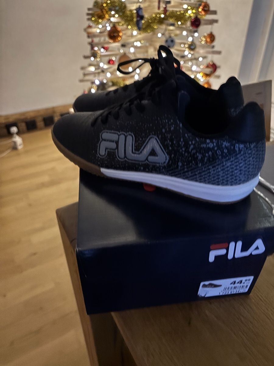 Chaussures garçon: Hallenschuhe grösse 38 neu – Neuf avec emballage d'origine à Allschwil par Juicysplash8