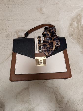 Elegante Aldo Handtasche mit Leo-Tuch!