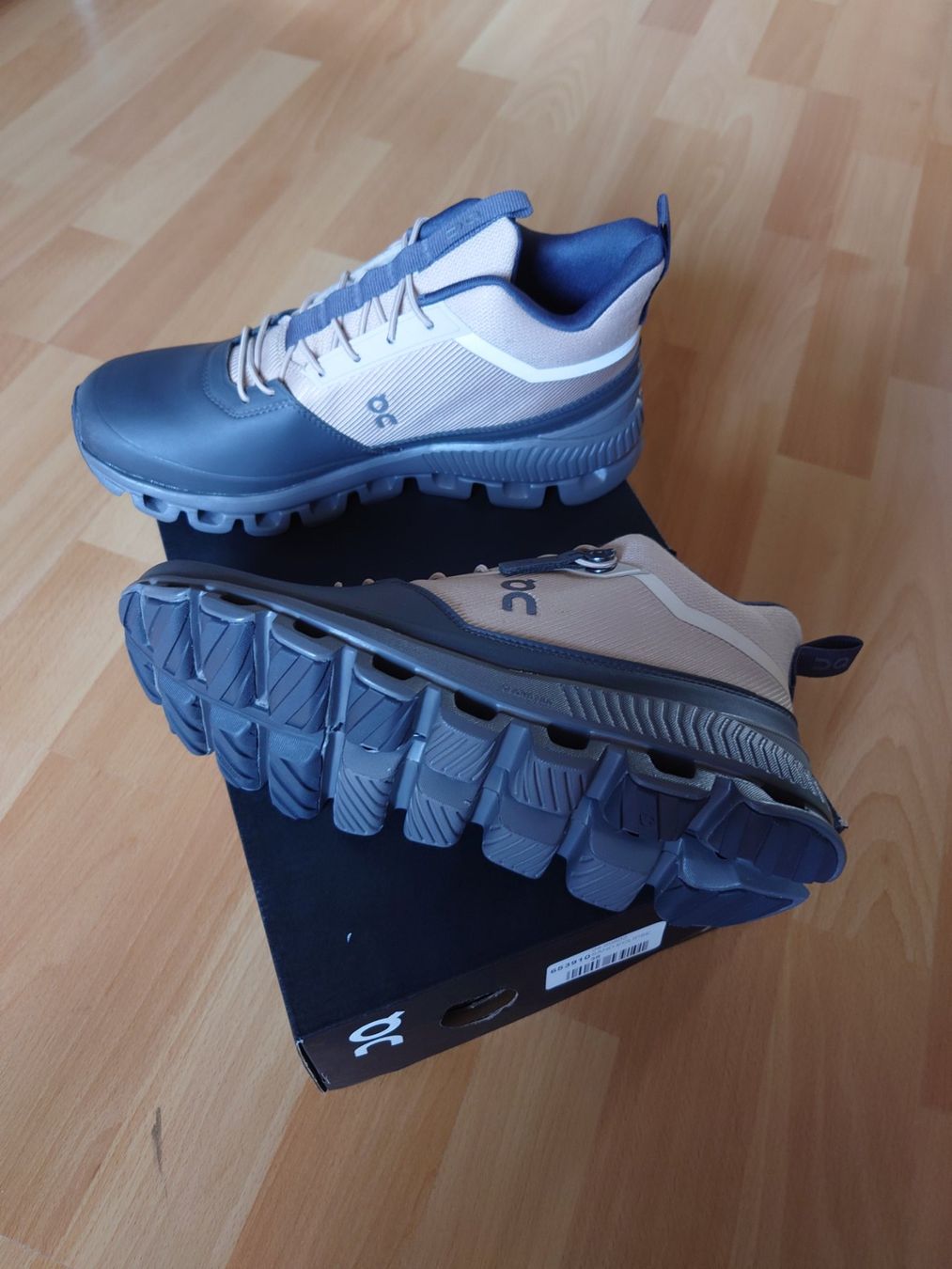 On Scarpe da donna: ON Laufschuhe Cloud HI Sneaker Grösse 38 – Nuovo e nell'imballaggio originale da Hombrechtikon venduto da Dannii0