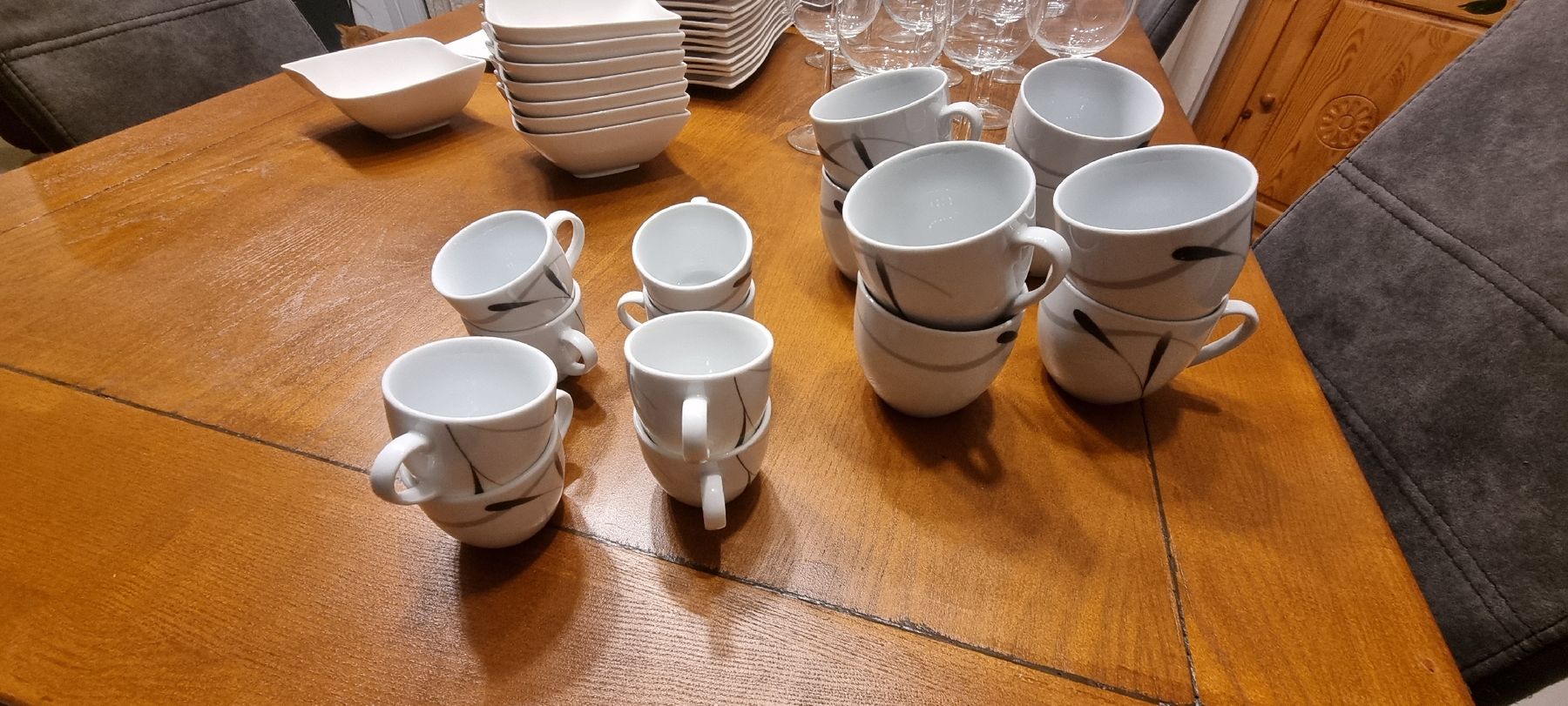 Services de table: Geschirrset zu verkaufen – D'occasion à Niederbipp par Moeri.T 8