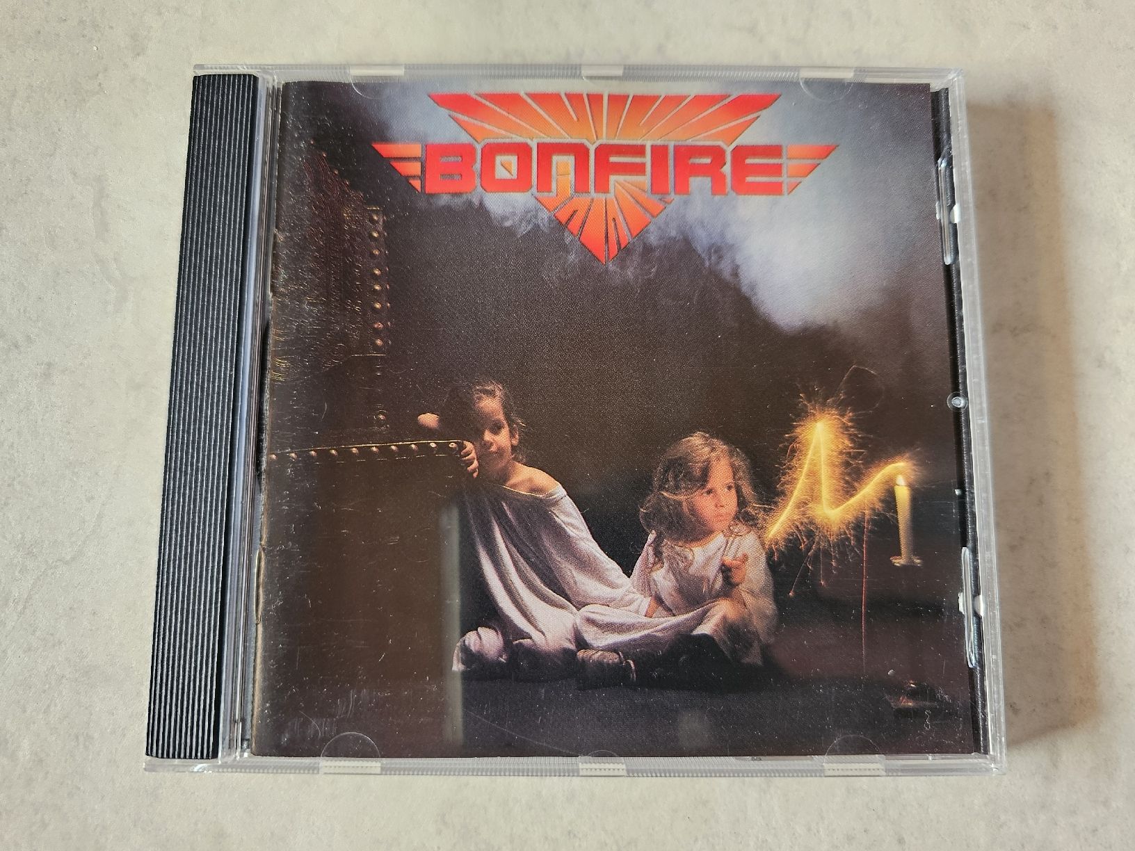 CD: Bonfire  -  Don't Touch The Light – Usato da Schneisingen venduto da backstore24