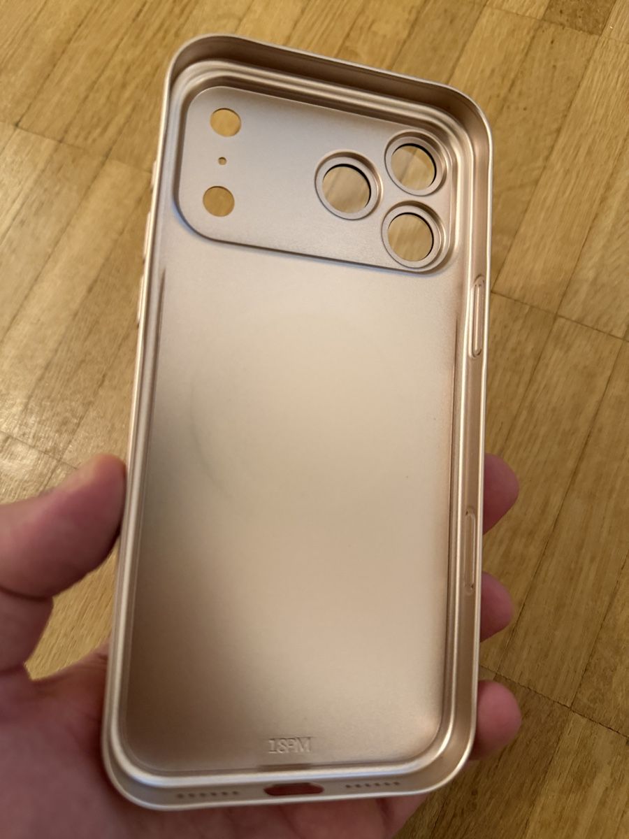 Cover & Protezioni schermo: iPhone 17 Pro Max Schutzhülle – Nuovo e nell'imballaggio originale da Basel venduto da sherlock_bs 3