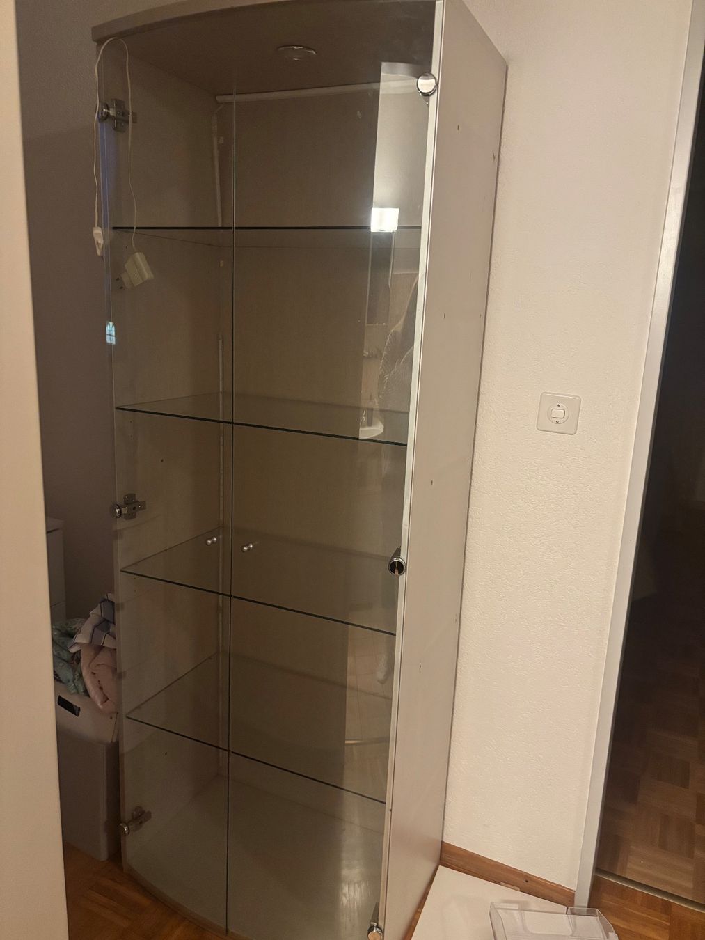 Vetrine: Glasvitrine mit Beleuchtung hellgrau – Usato da Altstätten SG venduto da jen_5sms 1