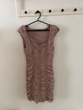 Elegantes Zara Kleid