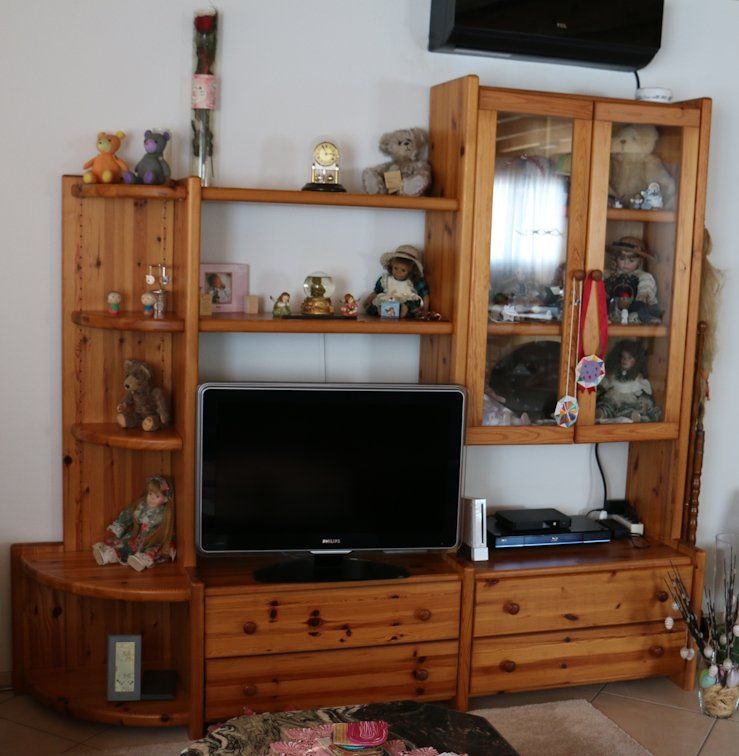 Scaffali: Gut erhaltene Wohnwand Massiv Holz – Usato da Arni AG venduto da Softconsult