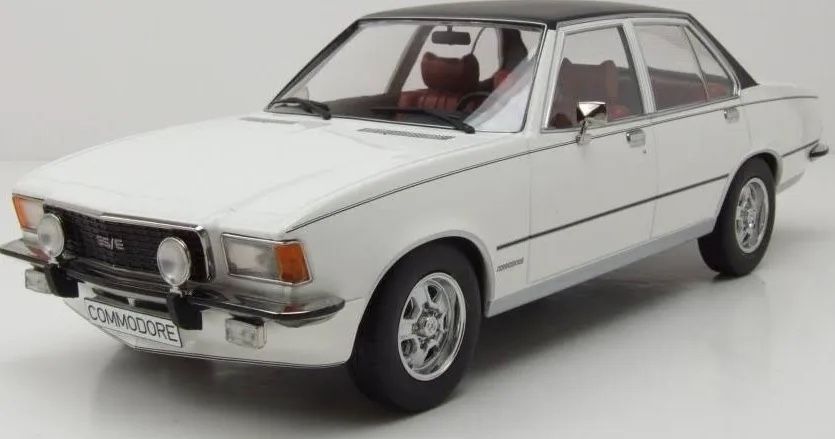 Opel Modellini d'auto: OPEL COMMODORE B WEISS/SCHWARZ 1:18 MCW – Nuovo e nell'imballaggio originale da Suhr venduto da Moebelsiralfred 1