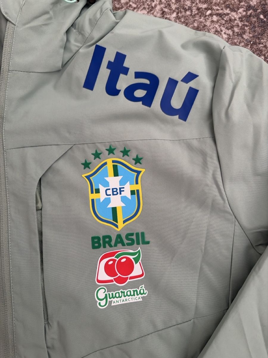 Nike Maglioni & Felpe: Nike brazil windbreaker  – Usato da Dietlikon venduto da nab_tj9m 1