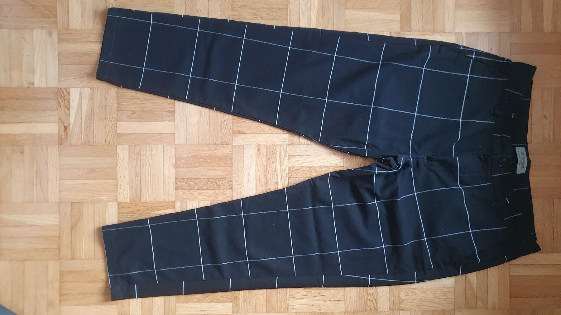 Lotti di vestiti: Kleiderpaket 6 Hosen EU 42 – Usato da Sissach venduto da Siraiwan 3