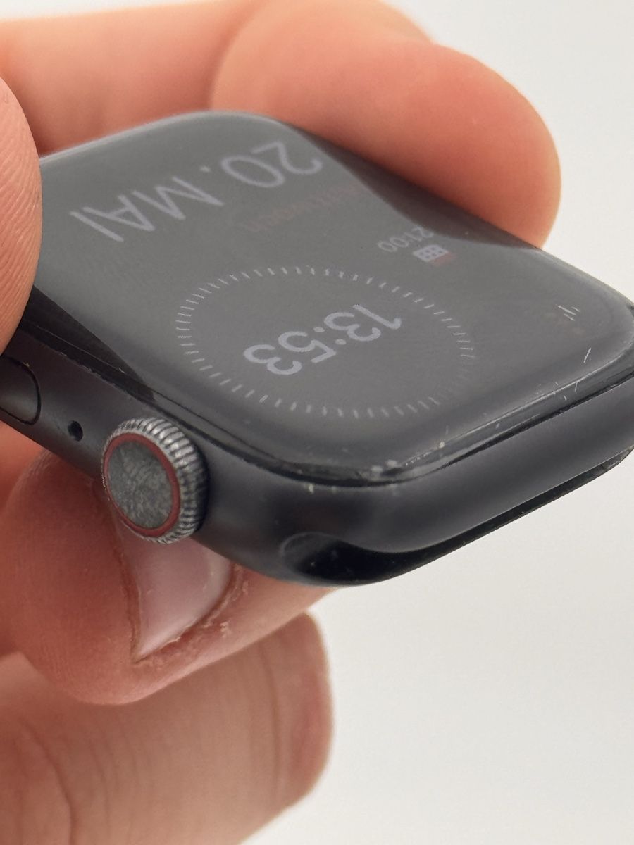 Apple Smartwatch: Apple Watch Series 5 LTE 44mm - Black – Usato da Basel venduto da MeSellstuf 4